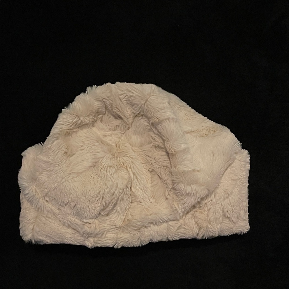 Elegant Cream Faux Fur Women's Hat - Picture 5 of 7